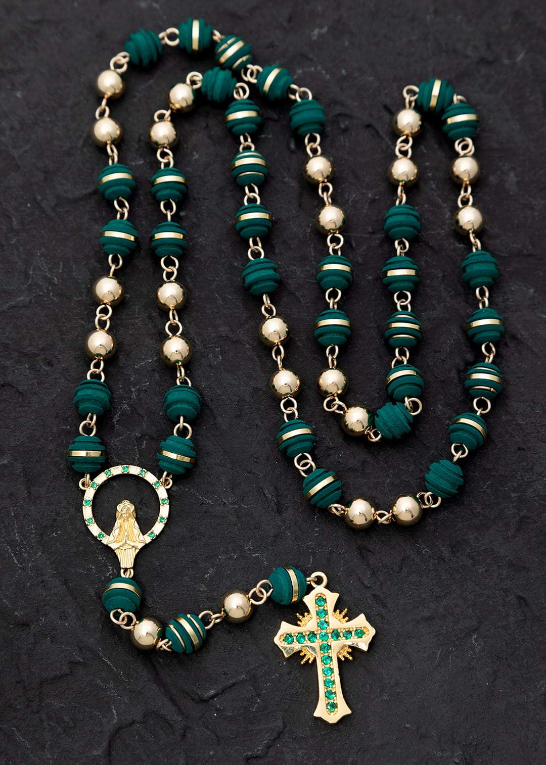 Camandula balín 7mm Virgen y cruz sagrada verde Oro laminado