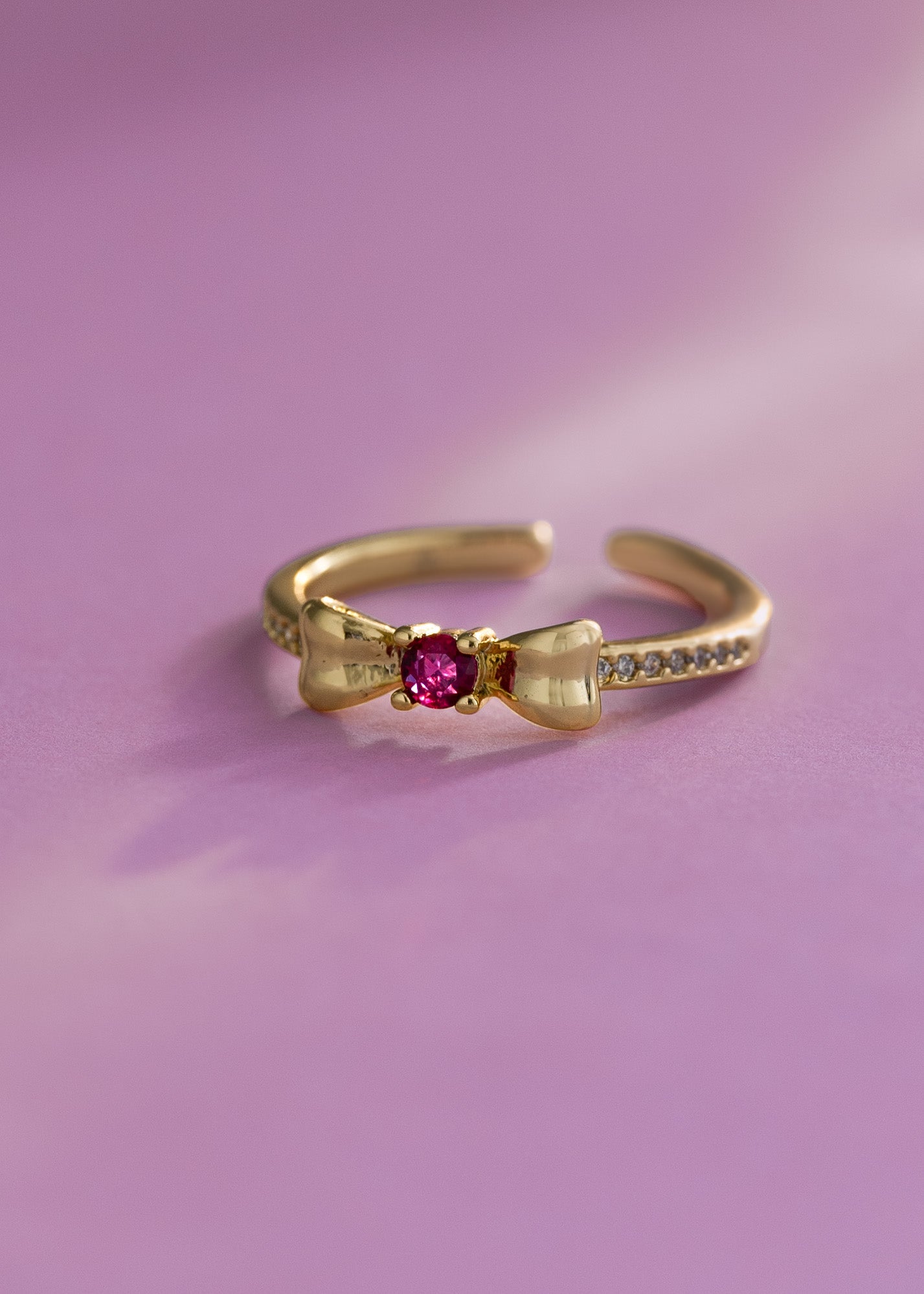 Anillo Scarlet Enchanted Ajustable + Empaque Oro laminado