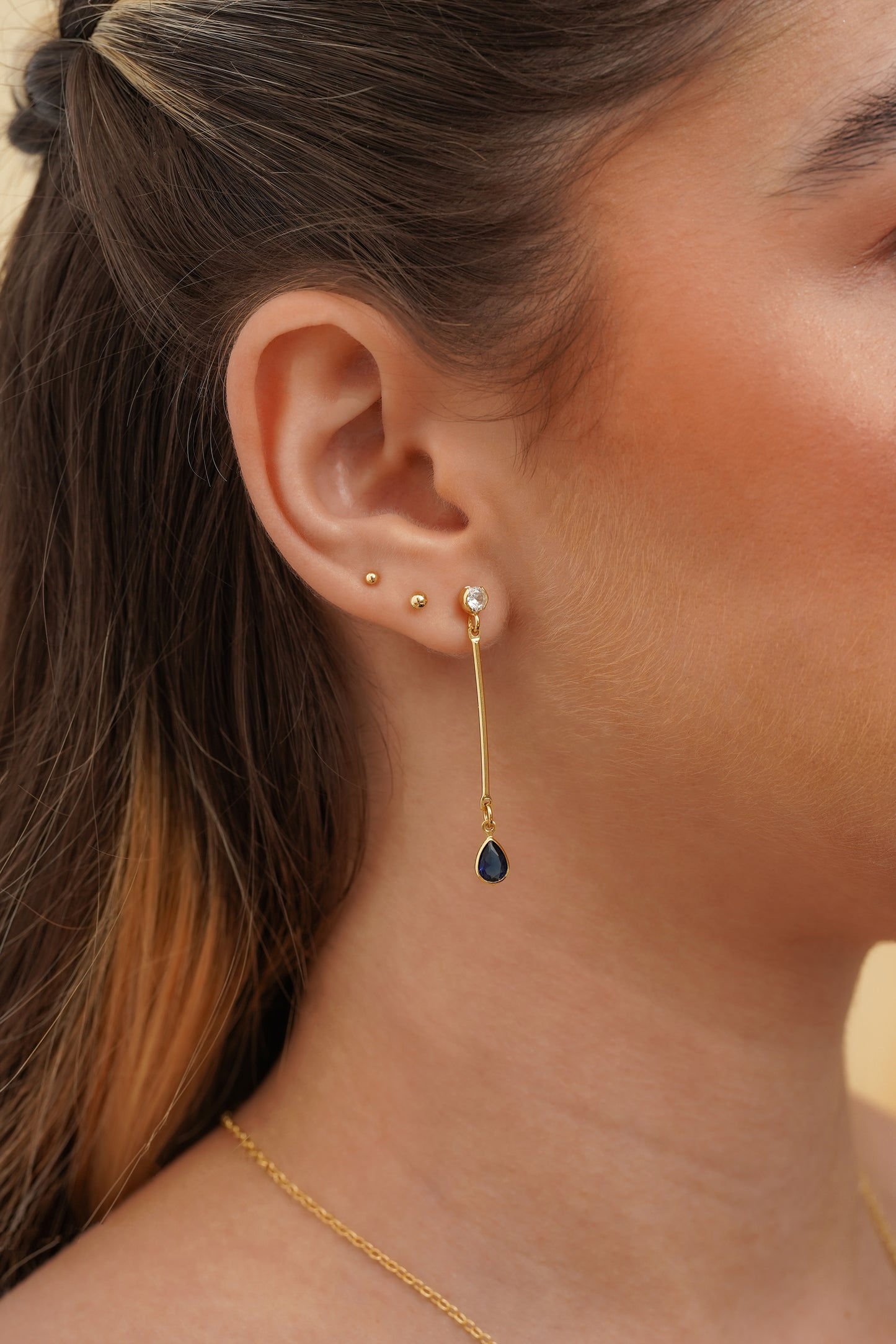 Arete L Blue Oro laminado
