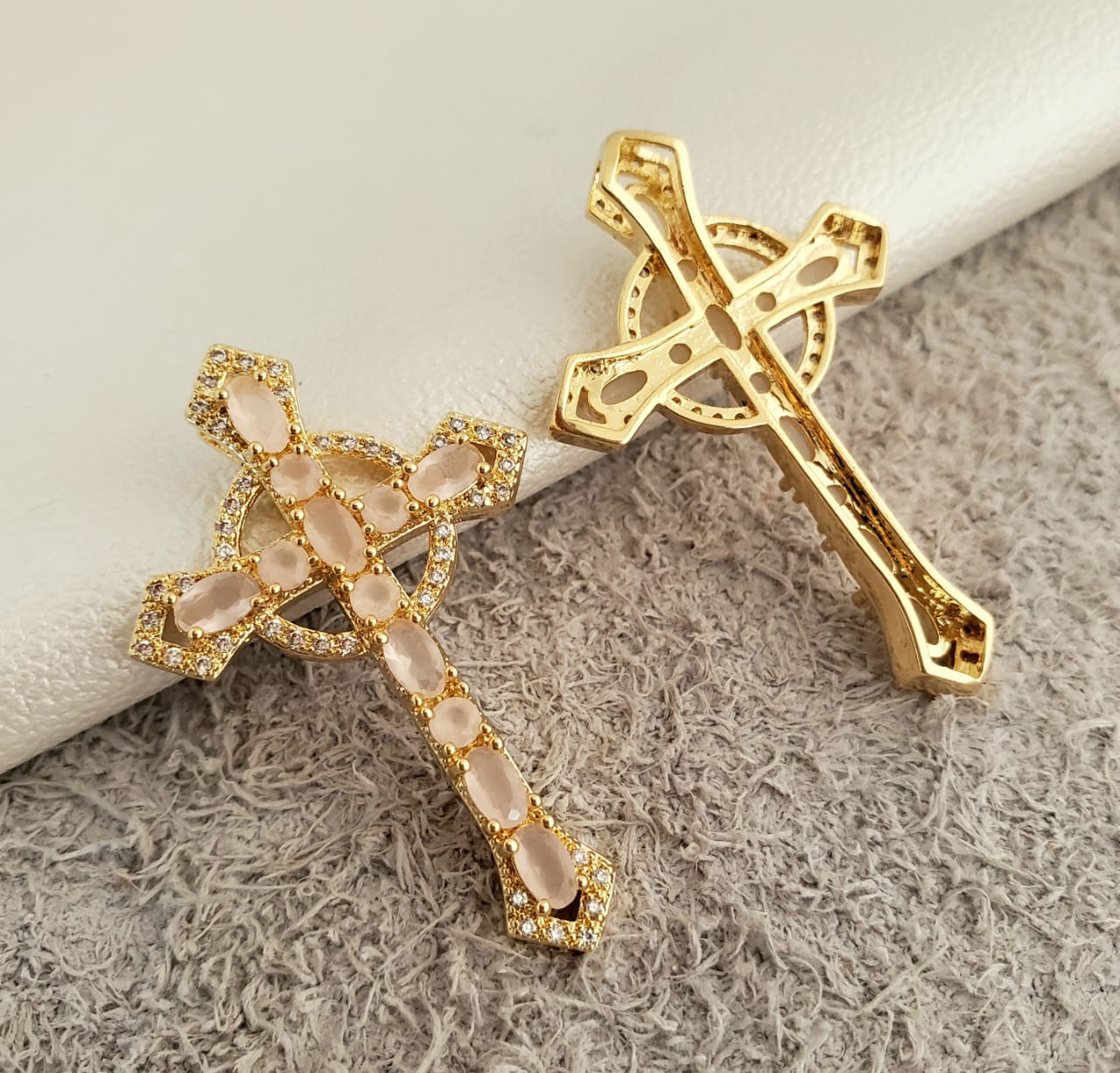 Dije Cruz circonias 4.3cm Oro laminado