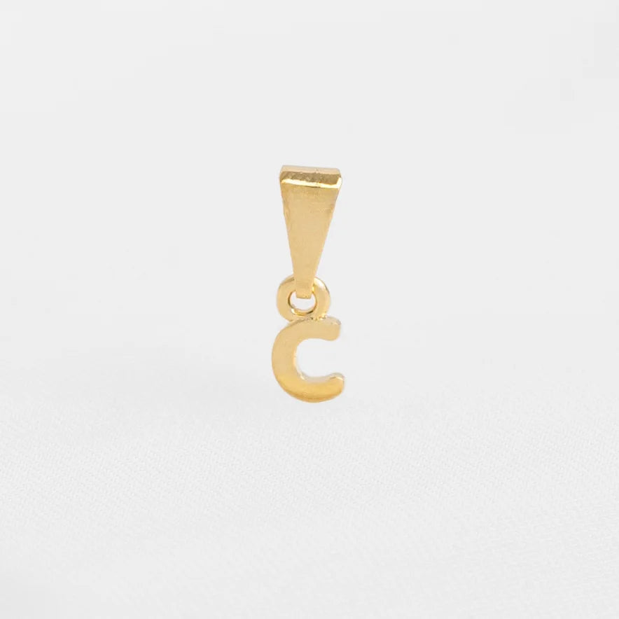 Dije Letra Oro laminado