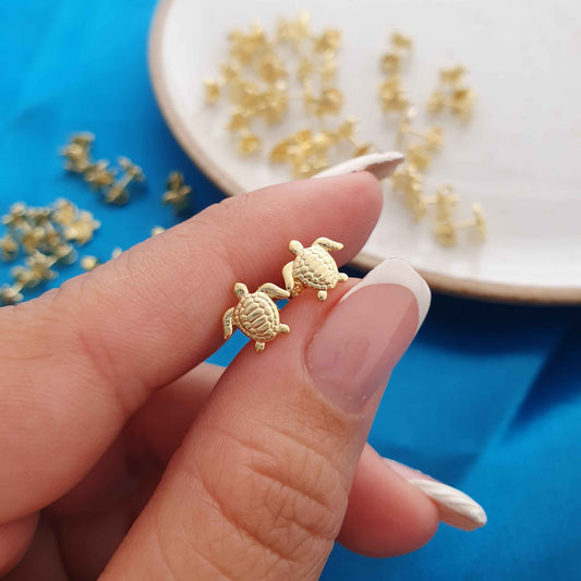 Arete Turtle Oro laminado