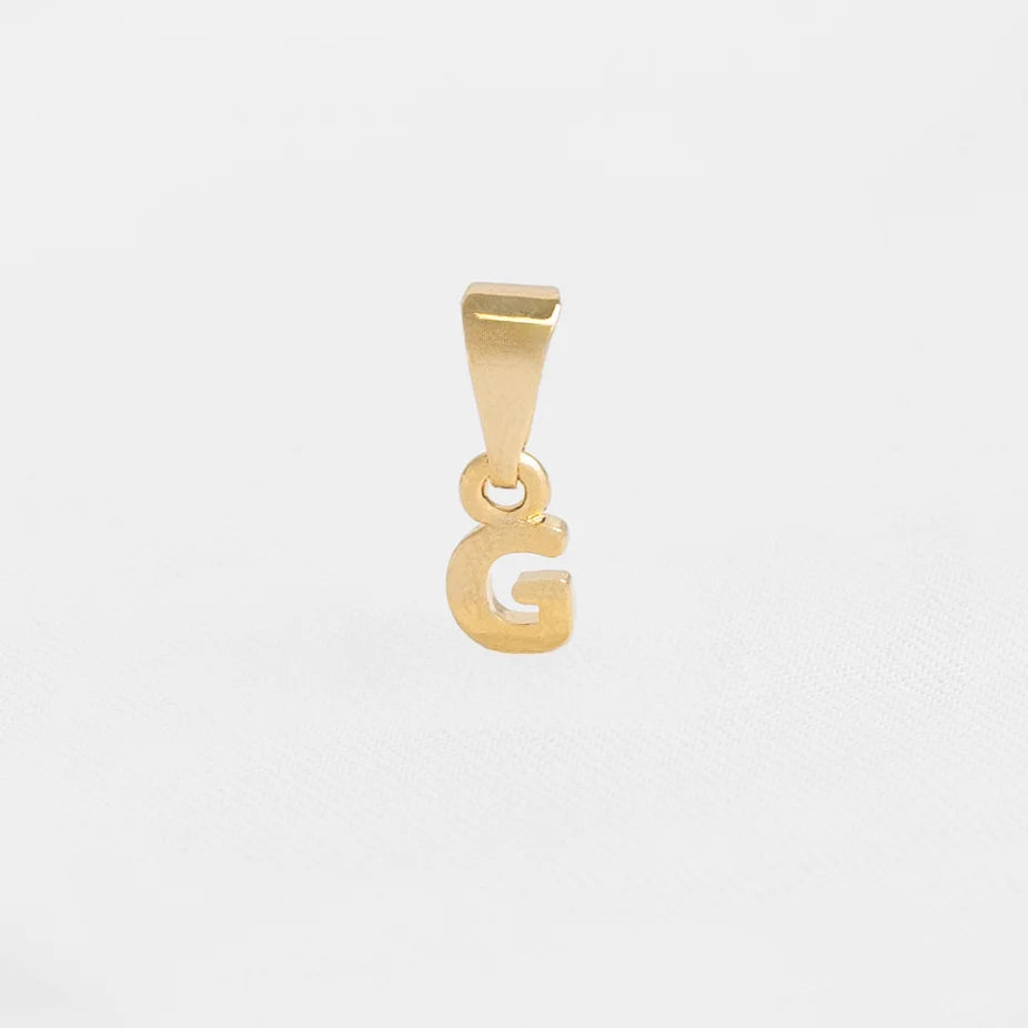 Dije Letra Oro laminado