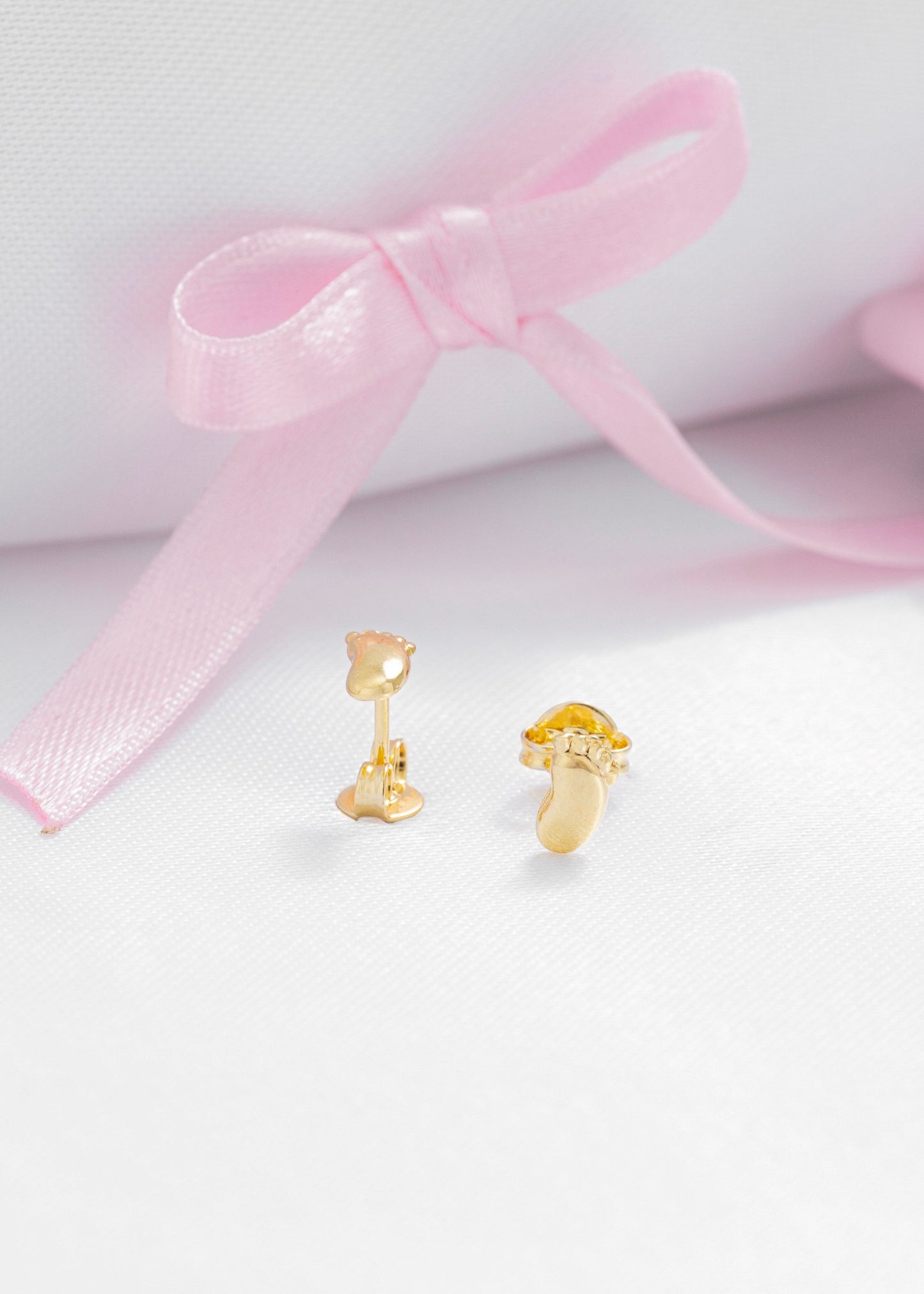 Arete Baby Feet Oro laminado
